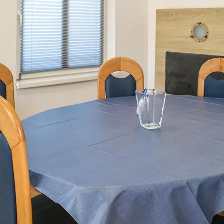 아파트 2 Bedroom Gorgeous In Krakow Am